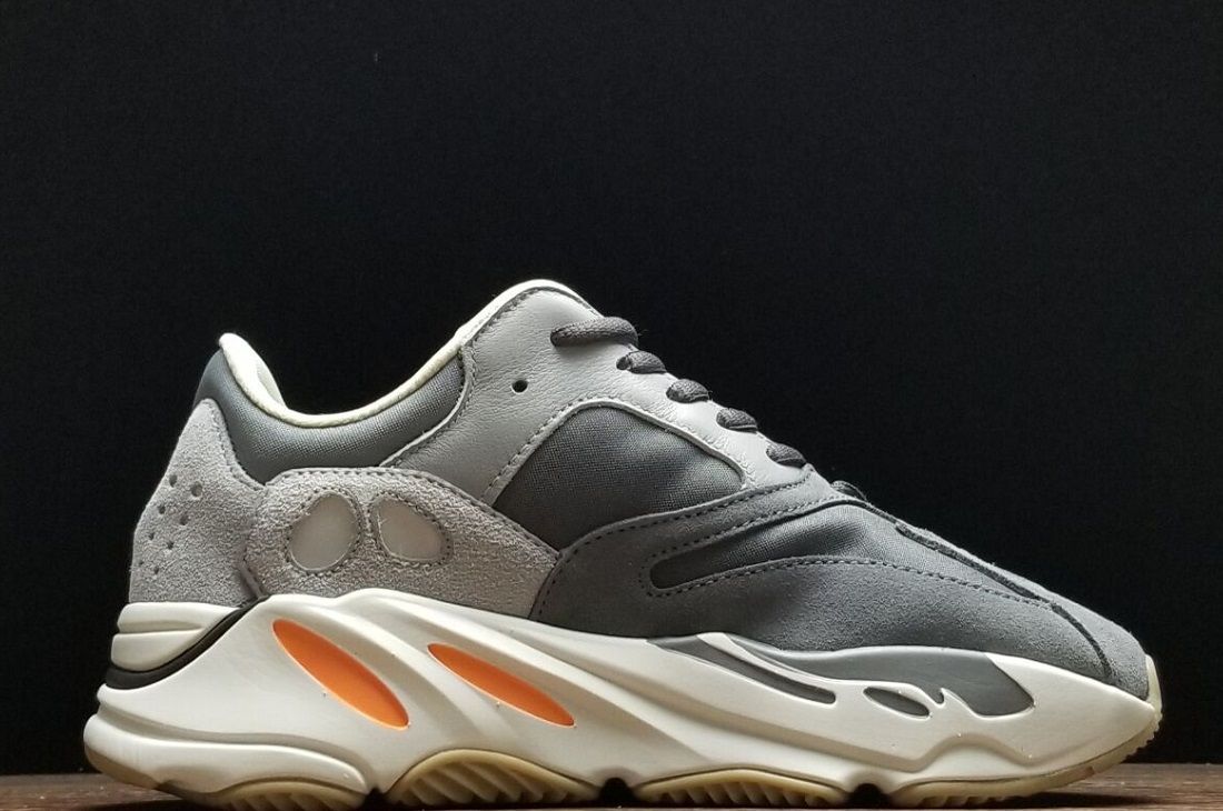 Fake Yeezy 700 Magnet Trainers for Men & Women (2)